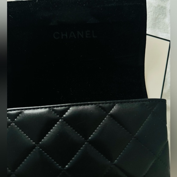 LIKE NEW🖤 CHANEL QUILTED LEATHER BLACK SUNGLASSES CASE - Picture 8 of 11